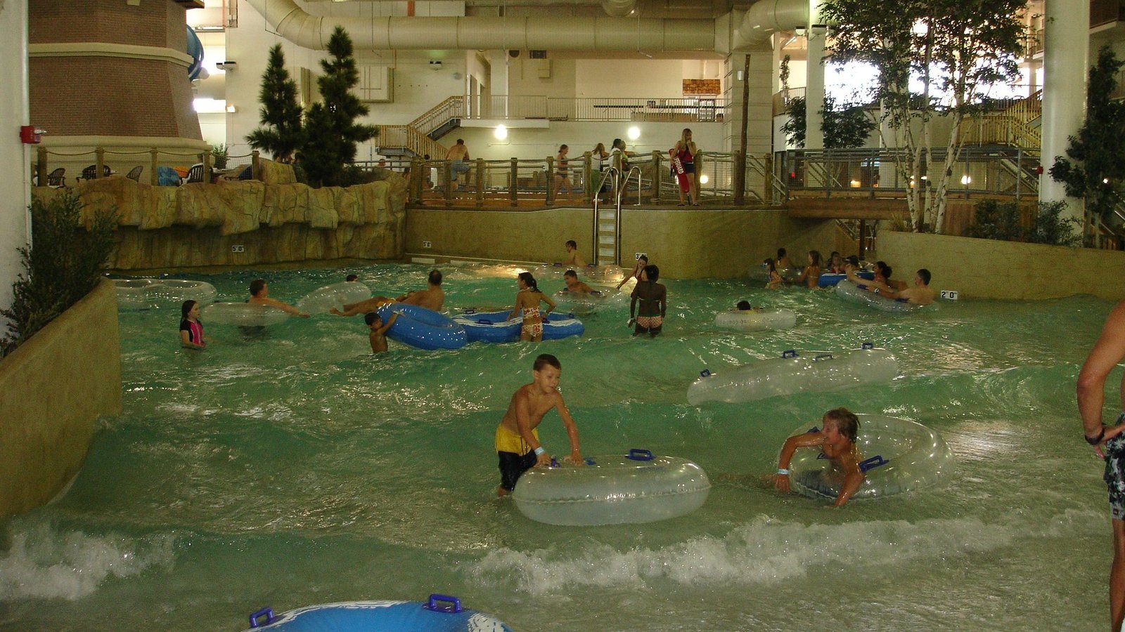10 Canadian Water Parks Open Past Summer